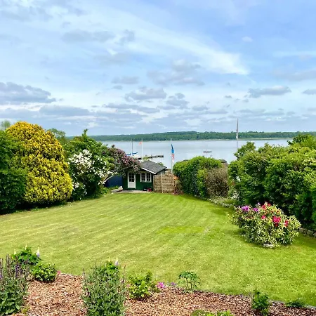 Traumhafter Seeblick Mit Grosser Terrasse