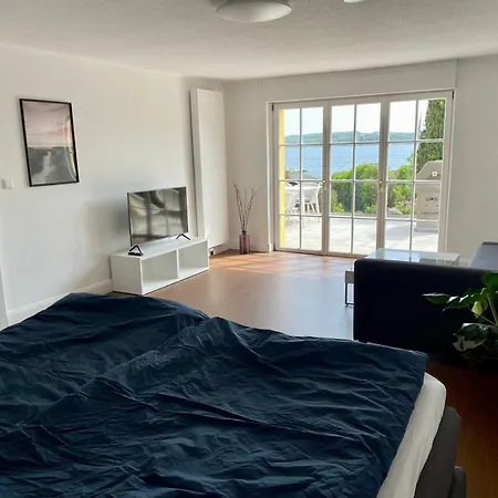 Traumhafter Seeblick Mit Grosser Terrasse * Pogeez